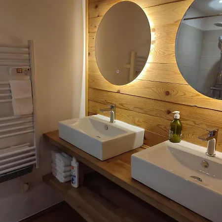 Le Jacuzzi Et Detente 4 Etoiles 아파트 *