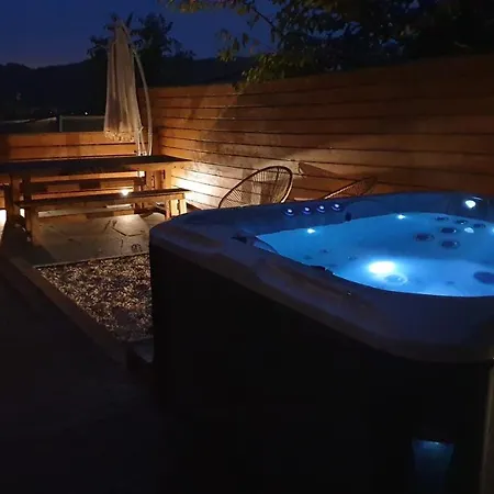 Le Jacuzzi Et Detente 4 Etoiles בנרס-דה-ביגור