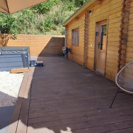 Le Jacuzzi Et Détente 4 étoiles Appartamento *