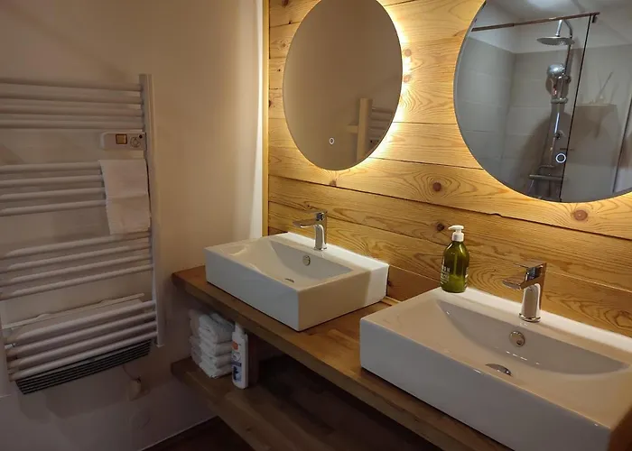 Le Jacuzzi Et Détente 4 étoiles Appartamento *